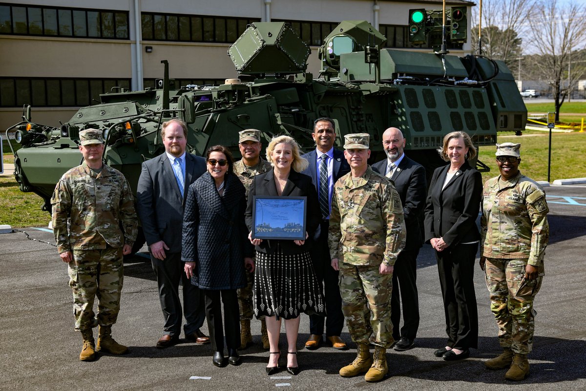 SecArmy's tweet photo. It was great to be at the @USArmy #RCCTO. @ASArmyIEE &amp; I got to see how we are innovating &amp; experimenting w/ new capabilities like DE M-SHORAD that will protect our Soldiers from a wide range of threats. We are delivering the #Armyof2030 &amp; developing the #Armyof2040 https://t.co/ALwBTo24U8