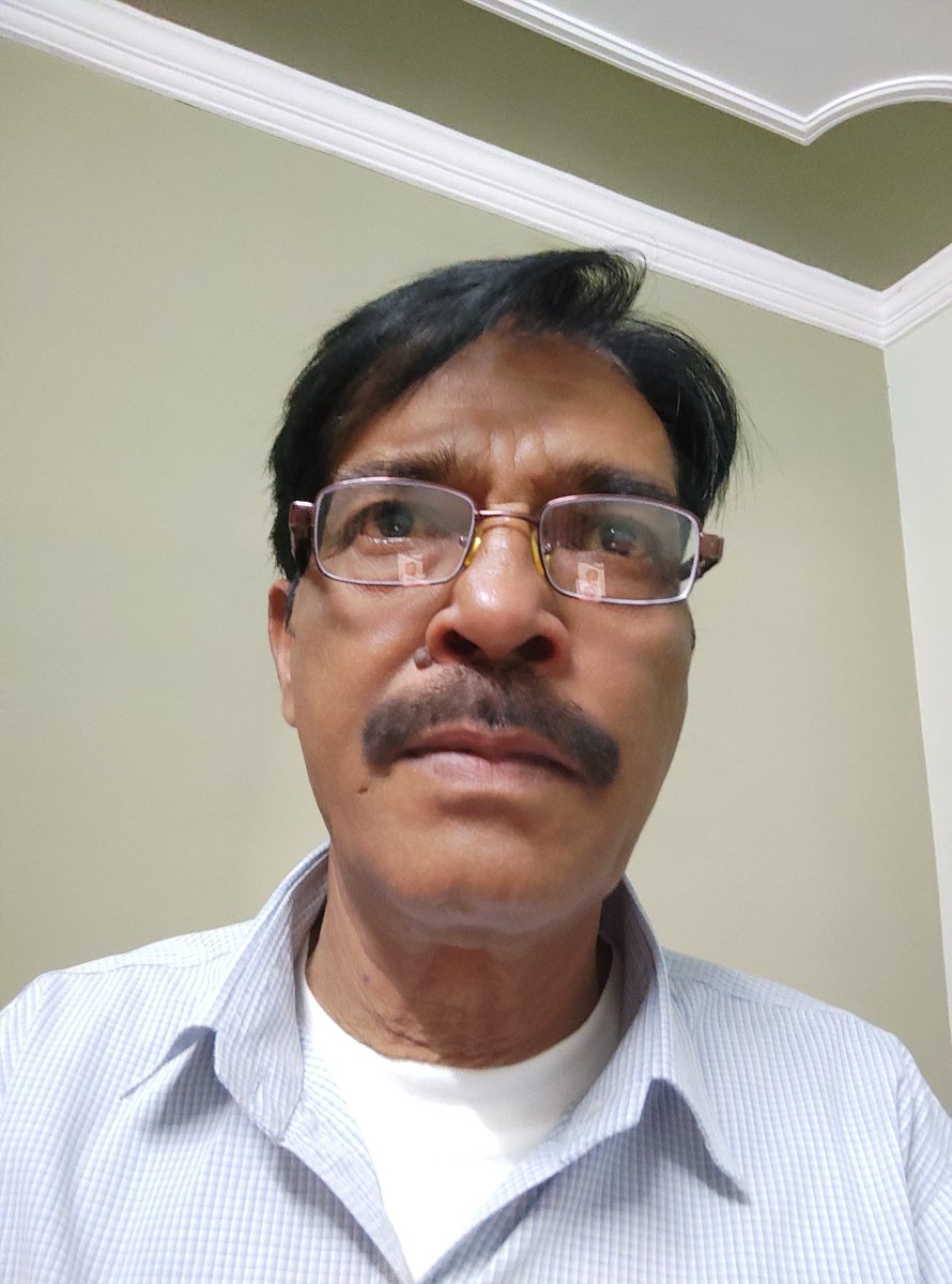 Akki_Aslam_'s tweet photo. @umashankarsingh 2007 से झेल रहा हूँ चश्मा..#chasmatwitter https://t.co/cUeh7Ma95n