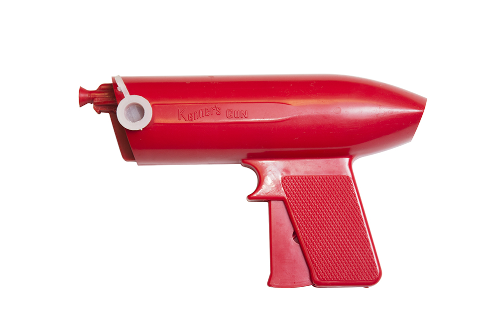 toytalesca's tweet photo. Bubble-based toys were some of Kenner Products’ earliest sales successes. One of its most popular offerings, the Bubble-Matic, was a plastic gun (available in red or blue) that shot bubbles with every squeeze of its trigger https://t.co/qcohdj13xT #NationalBubbleWeek https://t.co/xk4tmpM2E9