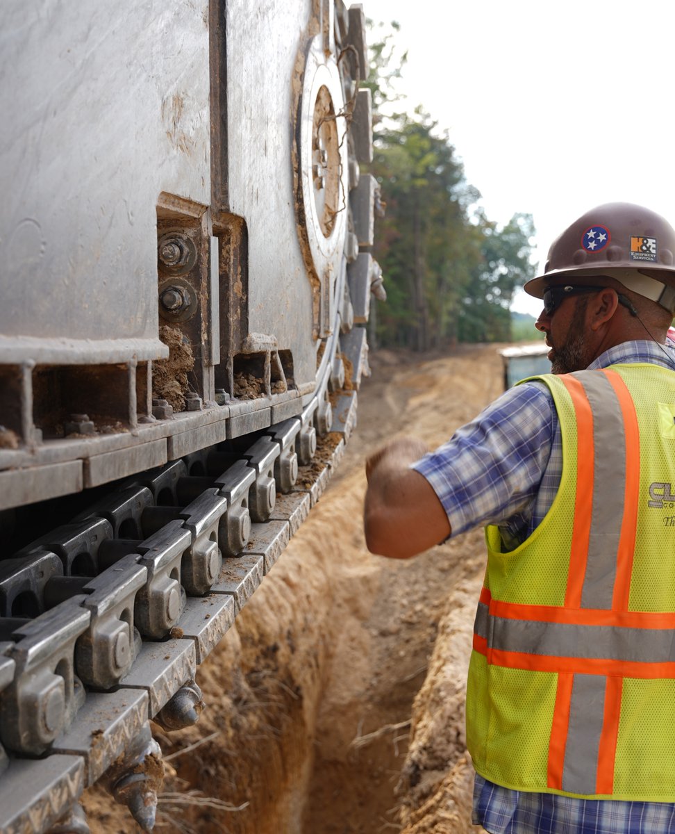 clearyconst's tweet photo. Up close and personal with our 630-horsepower Trencor track trencher. The biggest impact comes down to the smallest details. #ClearyConstruction #TheClearyWay #Trencor https://t.co/tOnRXmUFF3