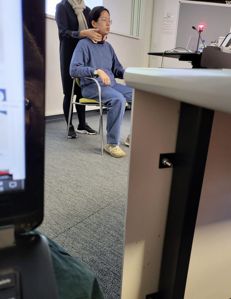 It was the end of SLAN0010 lectures last Friday. The place for learning about Speech, Swallowing and Voice 💬🥣🗣️It's good to get stuck in with lectures. Here's a memory I won't forget of <a href="/CavalliLesley/">Lesley Cavalli</a> palpating my larynx! Never sung solo AND publicly before that day 😂