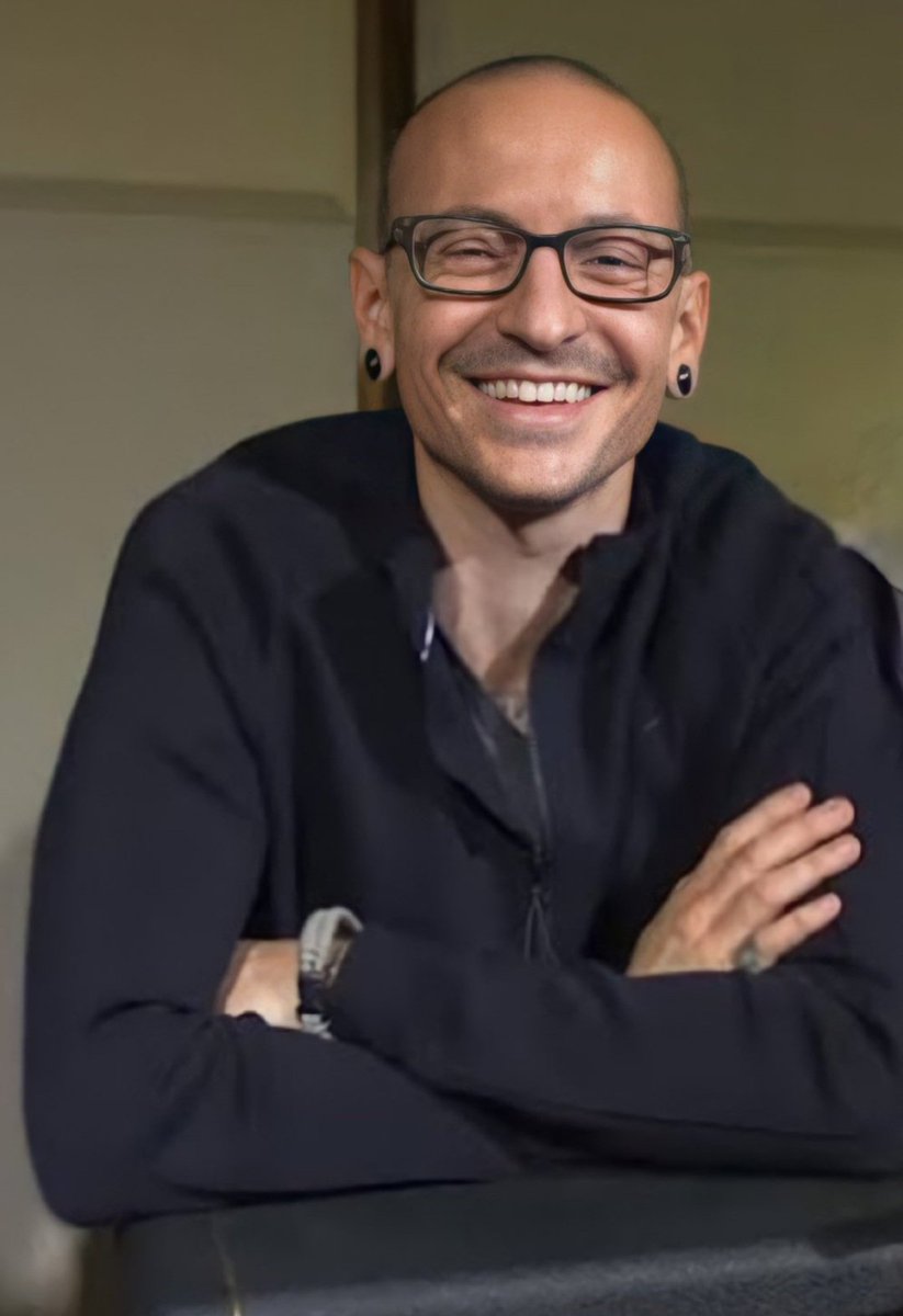 Thruska1's tweet image. Happy Heavenly 47th Birthday, Chester! Let's smile and celebrate as bright as He did...🖤
#ChesterBennington #HappyBirthdayChester #CelebrateChestersLife