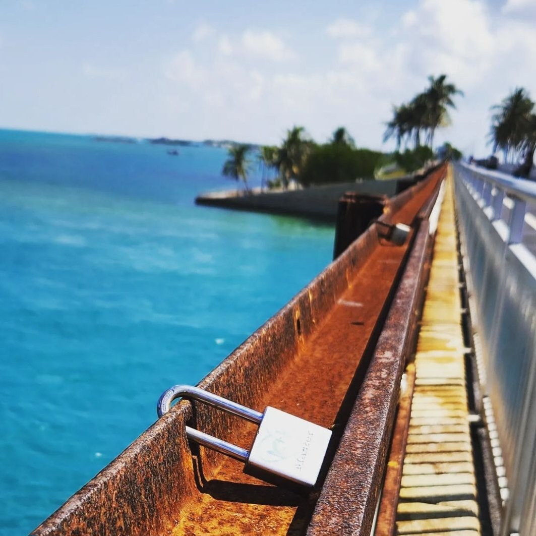 UpTheKeys's tweet image. 🔒❤️ K+K 
We found a little love lock on the 7 mile. Will this become the next love lock bridge?
.
.
.
.
#lovelock #7mile #sevenmilebridge #overseasrailroad #overseashighway #8thwonderoftheworld #flaglersfolly #henryflagler #historytours #floridakeysroadtrip #upthekeys