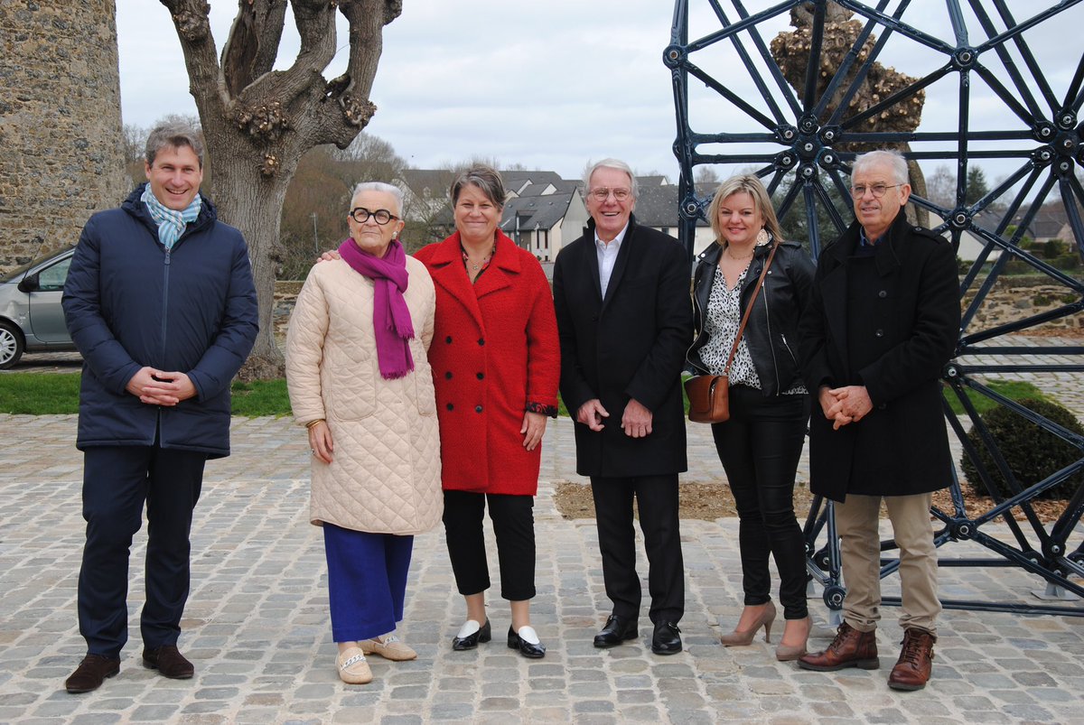 chateaugiron's tweet photo. #Chateaugiron Le Maire Yves Renault accueillait ce jour la sénatrice Maryse Carrére et @mathieudarnaud, Présidente et rapporteur de la mission d’information sur l’avenir de la commune en présence de @FrancoiseGatel, Laetitia Miralles et Denis Gatel #communenouvelle #Senat https://t.co/flzDADpwQA
