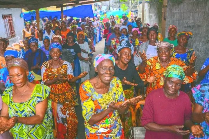 ntemo_officiel's tweet photo. #Kinshasa: Le #Président de l'ADM Henock Ntele pose des actes #responsables et hors du commun envers les #Femmes-Veuves de #Mikonga à Nsele
Les détails ici👉🏽https://t.co/ncXnh2fRXu
@JosephineMawete
@CMbuatas
@ChrisNzota
@NzenzaKisasa
@FondationDNT
@FDisikila https://t.co/LPTHHcYJly