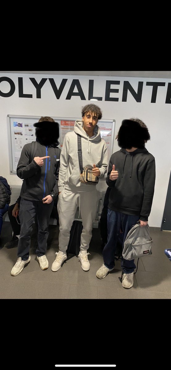 axel_destrebecq's tweet photo. j’arrive au bac pépère je vois leny yoro dans mon lycée mdrrr le crack https://t.co/gtdEBTM5yY