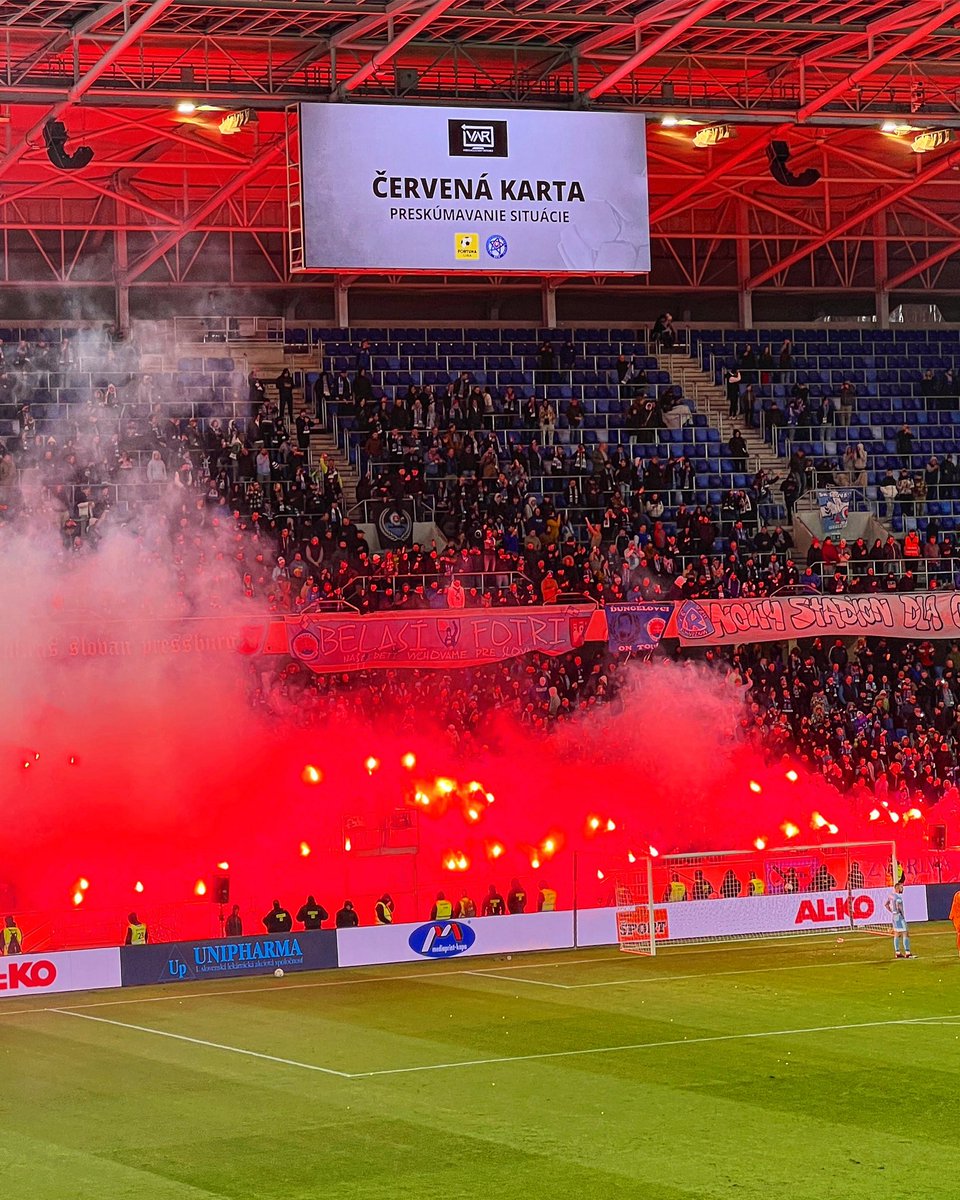 Red card 🟥 

#groundhopping #groundhopper #skslovanbratislava #skslovan #slovanbratislava #pyronenizlocin #pyroisnotacrime #nopyronoparty #ultras #ultrasworld #ultrasworldwide #ultrasworld_official #ultrasbible #ultrastifo