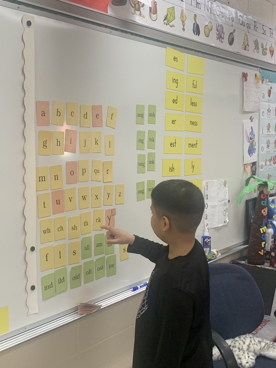 D123Sward's tweet photo. Time for spring cleaning on this first day of spring- organizing FUNdation ๐งฒ magnet boards ๐ธโ๏ธ๐ง๐ก #d123 #swd123 #organization #fundations #BrainStructure #literacy #gluedsounds #diagraphs https://t.co/nTjBSqH98O