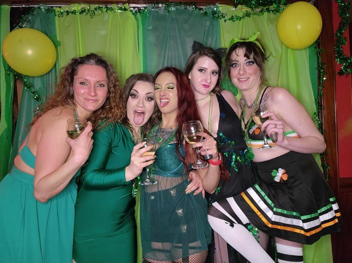 TheDestiniStarr's tweet photo. Pictures from the night of the St.Patty’s Crawl. @TehRoseSBR @AutumnVerlot @SbrSkye @BrooklynBaleSBR @nvdjred 
I had a blast. And had the opportunity to see my friends @sagebrushranch 
Thank you ladies for making a great night. And thank you for the birthday surprise. @bunnyranch https://t.co/oJh7ubU4gr