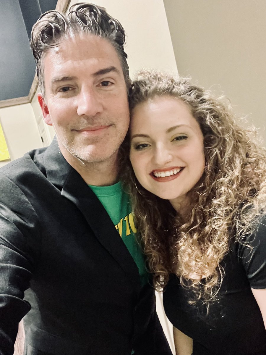 ellycookemusic's tweet photo. What an amazing St. Patrick’s Day with @froggy1077!! 🍀🎉🎵🤠 I had a blast getting to open for @DrakeMilligan
& @MattStellMusic
at DBR in Red Lion, PA. Here’s a few memories from Friday night. 🫶🏼
•
•
#livemusic #froggy1077 #ellycookemusic #mattstell #drakemilligan #music https://t.co/xIkJ4enBAw