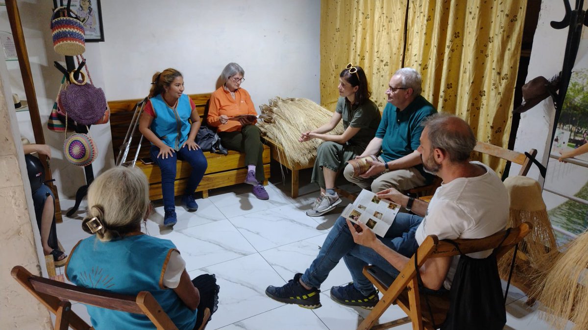 Las familias participantes de Picoazá reciben con gran alegría a representantes de Fundación Maquita y Manos Unidas en su recorrido los los emprendimientos apoyados <a href="/aecidecuador/">AECID en Ecuador</a>  <a href="/ManosUnidasONGD/">Manos Unidas ONGD</a>  @Maquita_Cjusto  <a href="/MaquitaConvenio/">Maquita Convenio</a>