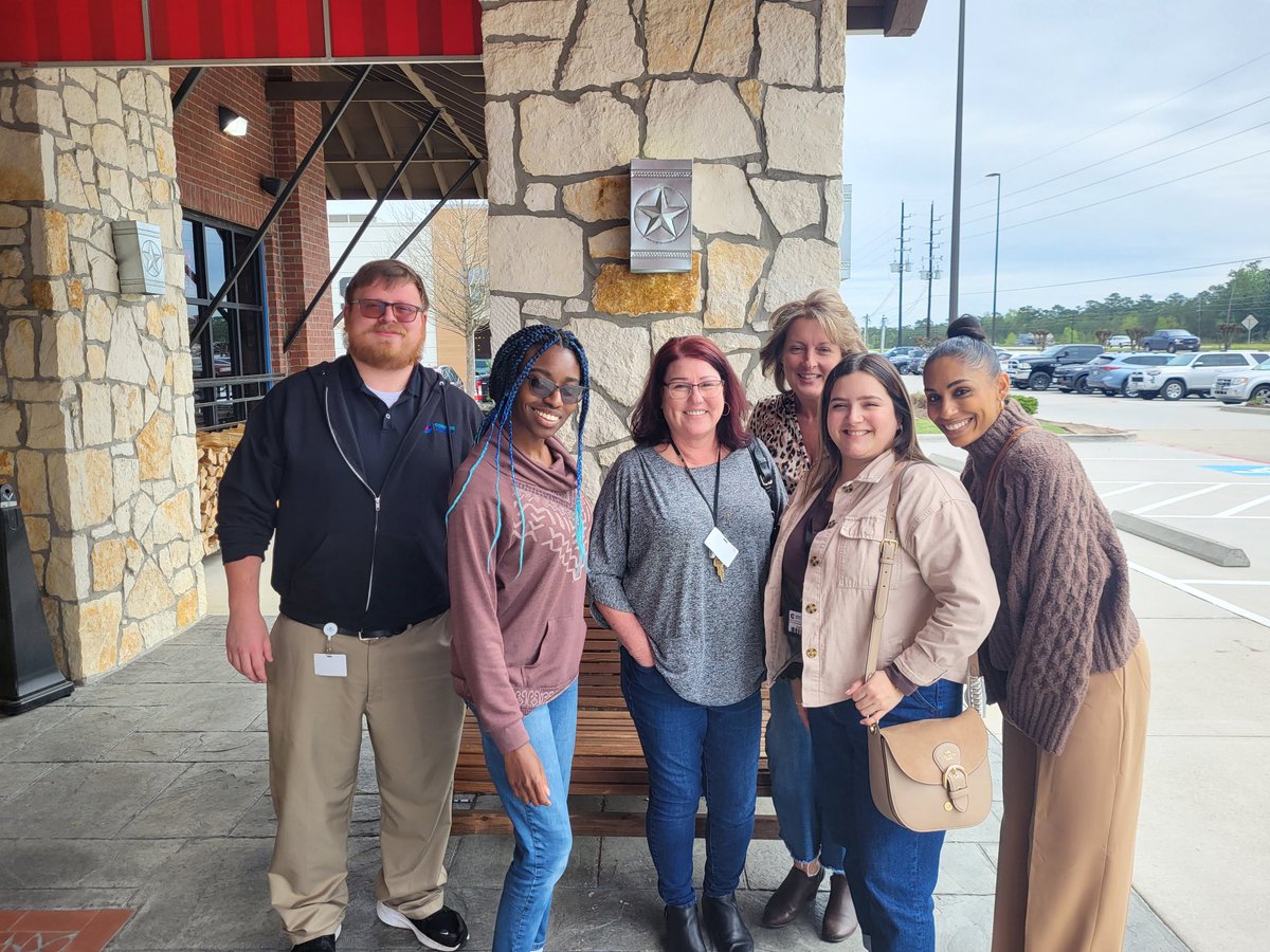 BehaviorJohn1's tweet photo. #Sped team from @BWEBulldogsCISD enjoyed the team lunch at Spring Creek BBQ! #colorparade https://t.co/hjmOQjUS6n