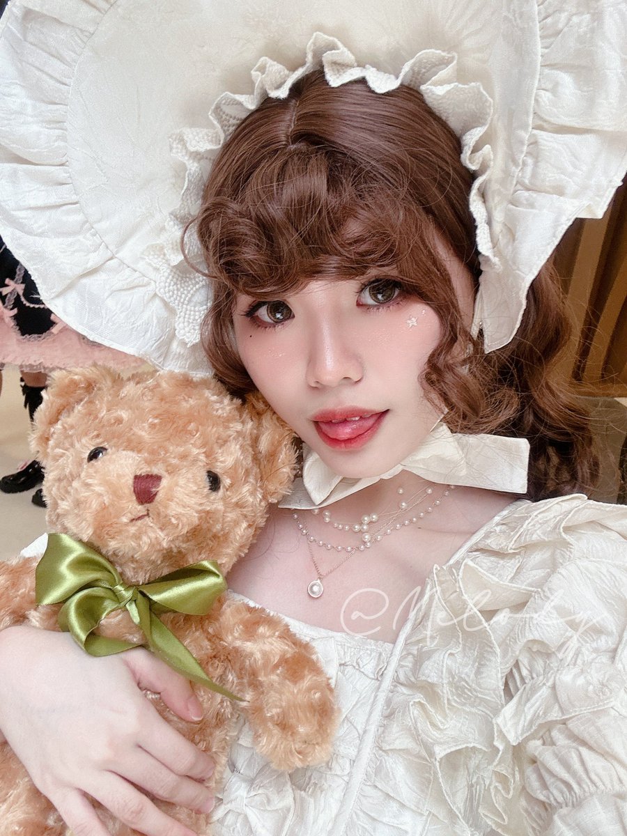 Melodyyy1015's tweet photo. 🌹 20.03.2023 ✨
Lolita walkshow in JCOS Cosplay Party Re:union Day 2✌️😚💖
#jcp2023 #jcoscosplayparty #JCOS #JCOSClub #lolita #sweetlolita #洛丽塔 #甜系 #doll感 https://t.co/xYFwVbYd9I