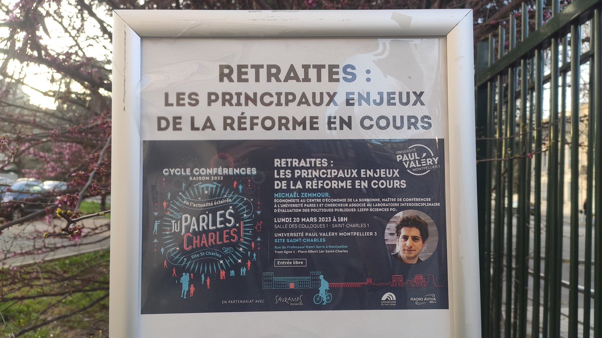RadioClapas's tweet photo. Salle comble pour l'économiste Michaël Zemmour, venu à Montpellier à l'occasion d'une conférence sur les enjeux de la réforme des retraites.
Cette prise de parole a lieu dans le cadre d'un cycle de conférences, intitulé "Tu parles Charles !".
#ReformeDesRetraites
#UPVM https://t.co/rm34bRIZGi