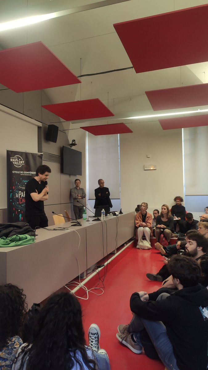 RadioClapas's tweet photo. Salle comble pour l'économiste Michaël Zemmour, venu à Montpellier à l'occasion d'une conférence sur les enjeux de la réforme des retraites.
Cette prise de parole a lieu dans le cadre d'un cycle de conférences, intitulé "Tu parles Charles !".
#ReformeDesRetraites
#UPVM https://t.co/rm34bRIZGi