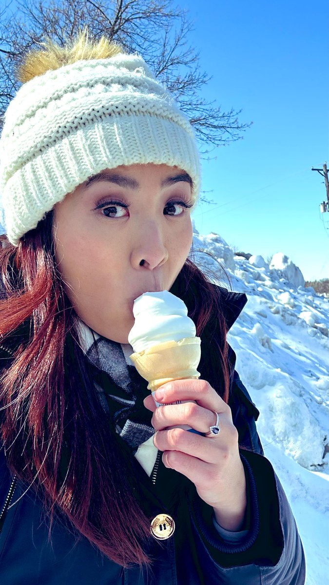 PauleenLe's tweet photo. It is currently 32° and I’m enjoying a soft serve cone while sitting on a mound of snow at the Roseville @DairyQueen parking lot. Happy #FirstDayofSpring! 🍦 #freeconeday #mnwx #MinnesotaSpring https://t.co/91CtuWYSvp