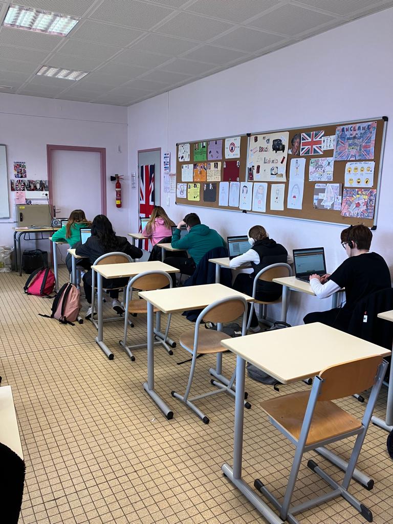 clgBouligny's tweet photo. Aujourd'hui au @clgBouligny les élèves de 3eme bien préparés par leur enseignante @MissTrivini passent #Evalang De la concentration et de la réussite en perspective https://t.co/cTRlIuQWQ3