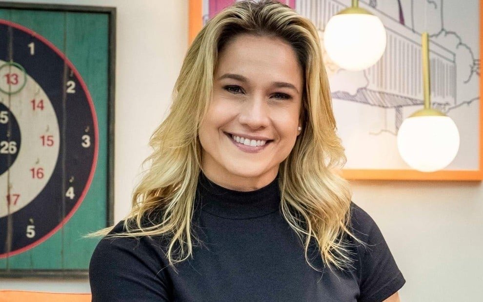 ligadonatv_'s tweet photo. FIM: Fernanda Gentil não é mais contratada da TV Globo.
A apresentadora, que acumulou fracassos como o #SeJoga e o #ZigZagArena, saiu da emissora após 15 anos.
Fernanda estava na geladeira e sua última participação no canal foi num quadro do #MaisVocê no período da Copa. https://t.co/fOciiIQSvf