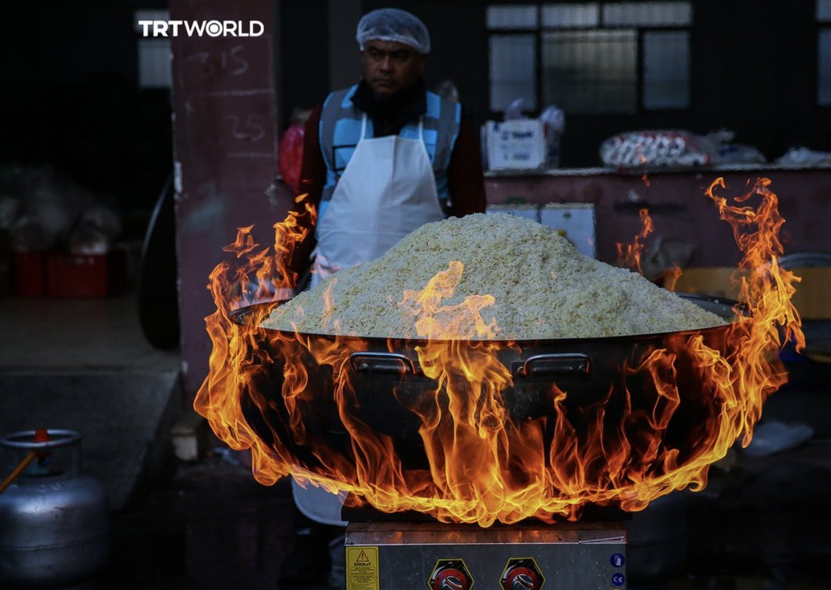TurkVolunteers's tweet photo. Every day, a group of dedicated Uzbek volunteers wake up early to cook their traditional rice, known as osh, in massive cauldrons for some 16,000 earthquake survivors in Türkiye’s quake-hit areas.

Photos: Halil Fidan / AA 

#türkiye #turkey #earthquake #turkeyquake #disaster https://t.co/j7Rd3eIwb0