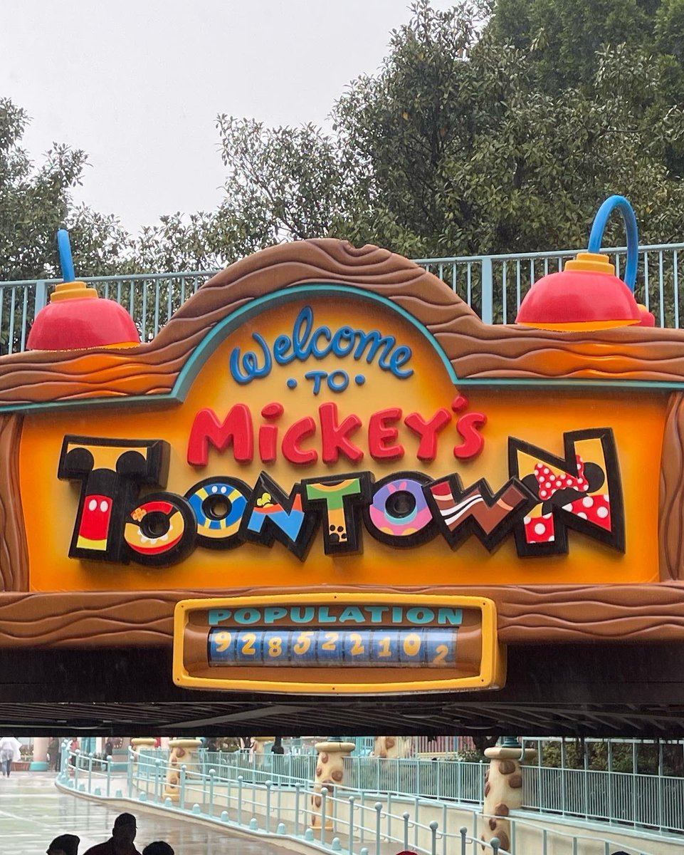 magic925's tweet photo. Not a bad morning for @jaggerandkristi and Producer Jayson when you’re broadcasting live at the Happiest Place on Earth! 😍
You can win tickets right here on Magic every Monday - Friday, just head to https://t.co/R6ETJfk3o7
.
.
.
.
#disneyland #magic925 #disney100 https://t.co/Vtk7yYeR41