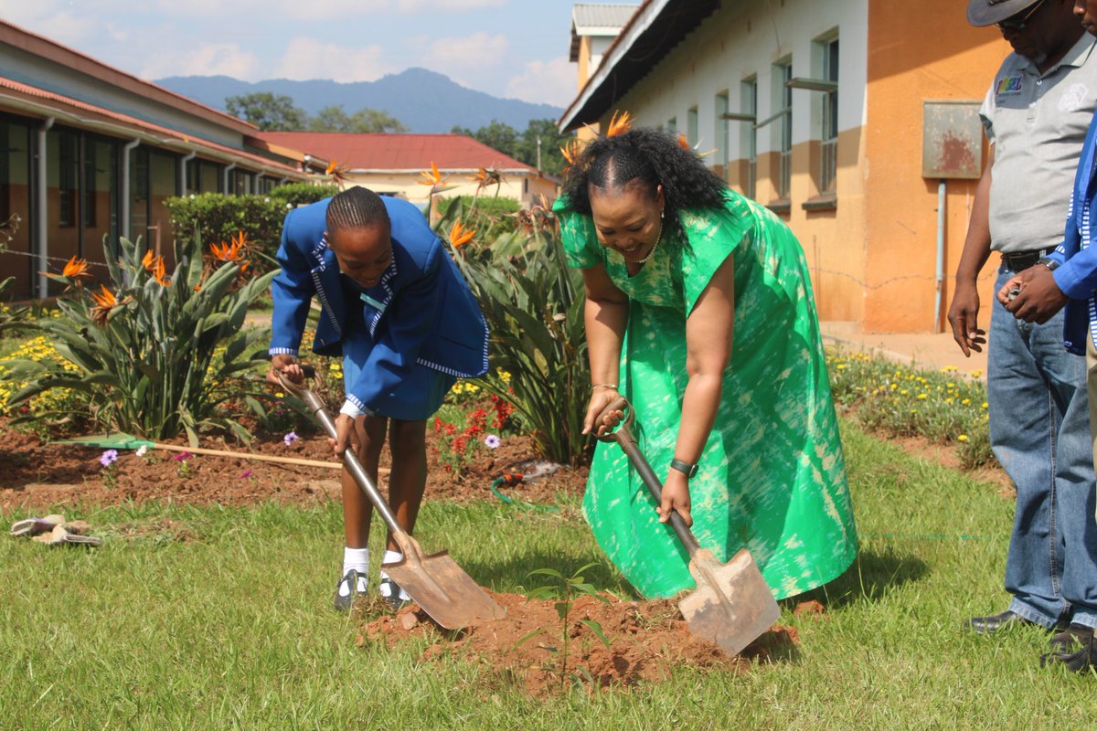 MoJCA_Eswatini's tweet photo. @MoJCA Minister Pholile Shakantu at  Mary's High School during the #TreePlantingInitiative to raise awareness on the importance of forests &amp; trees. Assisted by the Headboy Blessing Mtsetfwa and Headgirl Zenkosi Tsela, Minister planted the Royal Palm Tree  &amp; the Camphor Tree. https://t.co/oYuuBjiveT