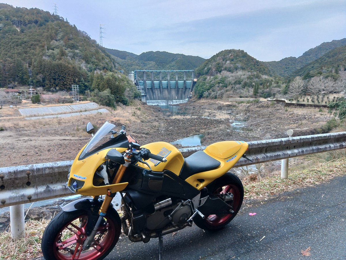 BlueWing_osaka's tweet photo. 天気が悪くなる前にちょこっと走ってきた💨

#Buell
#ピューエル
#XB12R
#空冷
#OHV
#2バルブ
#アメ車
#池原ダム
#七色ダム
#猿谷ダム https://t.co/UbEQmzwac3