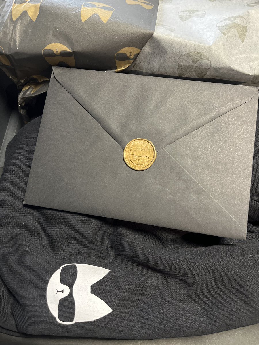 Just received my <a href="/PurrnelopesCC/">pcc.eth 😺 ⛳️ 🧶</a> hoodie and I’m so impressed. Super comfortable and incredible opening experience.