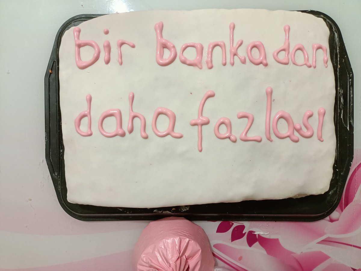 socksloverr's tweet photo. ablama doğum günü pastası yaptım https://t.co/8Switg5gPT