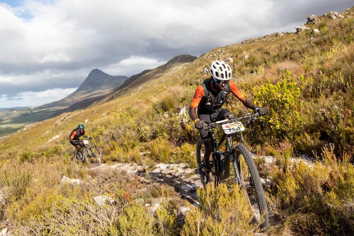 Salim Kipkemboi &amp; Jordan Schleck  Ssekanwagi   <a href="/amaniracing/">Teamamani</a> during stage 1 <a href="/CapeEpic/">capeepic</a> 

Photo Sam Clark