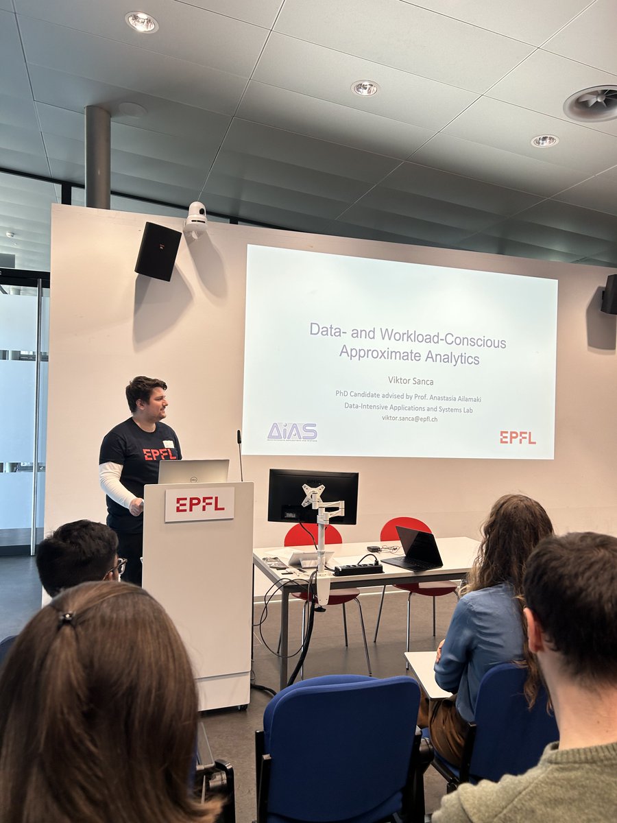 The @epfl PhD student Viktor Sanca made a short talk about data - and workload - conscious approximate analytics.