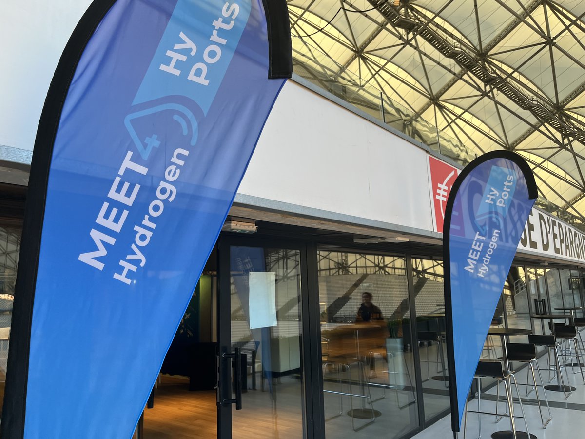 Meet4Hydrogen's tweet photo. LIVE 🔴 #Meet4Hydrogen #HyPorts s'installe à l'@orangevelodrome 🙌

NOUS SOMMES PRÊTS pour 𝟐 𝐣𝐨𝐮𝐫𝐬 #business dédié à l'#hydrogène 😎 ET VOUS ?

𝐕𝐨𝐮𝐬 𝐬𝐨𝐮𝐡𝐚𝐢𝐭𝐞𝐳 𝐧𝐨𝐮𝐬 𝐫𝐞𝐣𝐨𝐢𝐧𝐝𝐫𝐞 ? Suivez ce lien https://t.co/xFxzwRswdW ou retrouvez-nous sur place 😉 https://t.co/QUYyjMS9sT