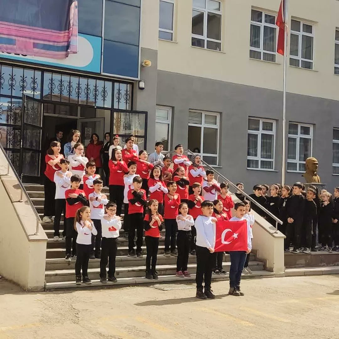 SehitTunca's tweet photo. 18 Mart Çanakkale Zaferi ve Şehitleri Anma Günü ,okulumuzda çeşitli etkinliklerle kutlandı.🇹🇷🇹🇷 https://t.co/VOLgFXUDzC