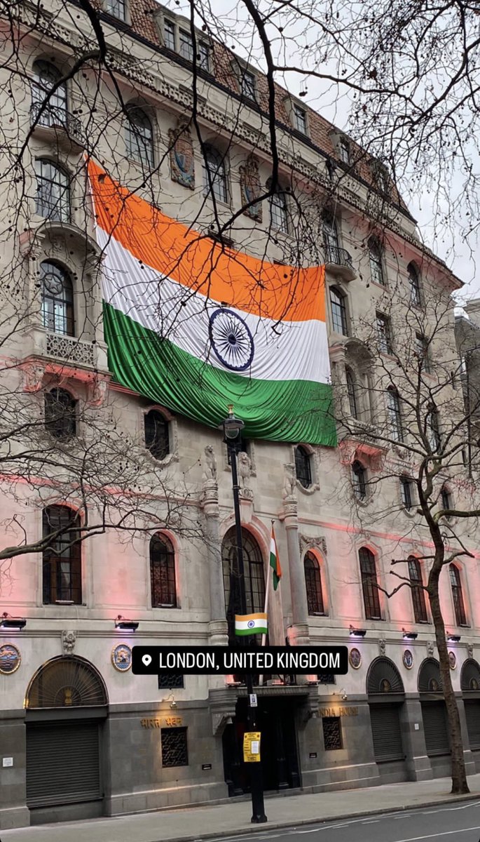 vicky_devanda's tweet photo. Indian Embassy at London High commission puts up huge
Tiranga after Khalistan supporters
attack the Tricolour 🇮🇳❣️
#AmritpalSingh #Khalistani https://t.co/OVRce0TXtY