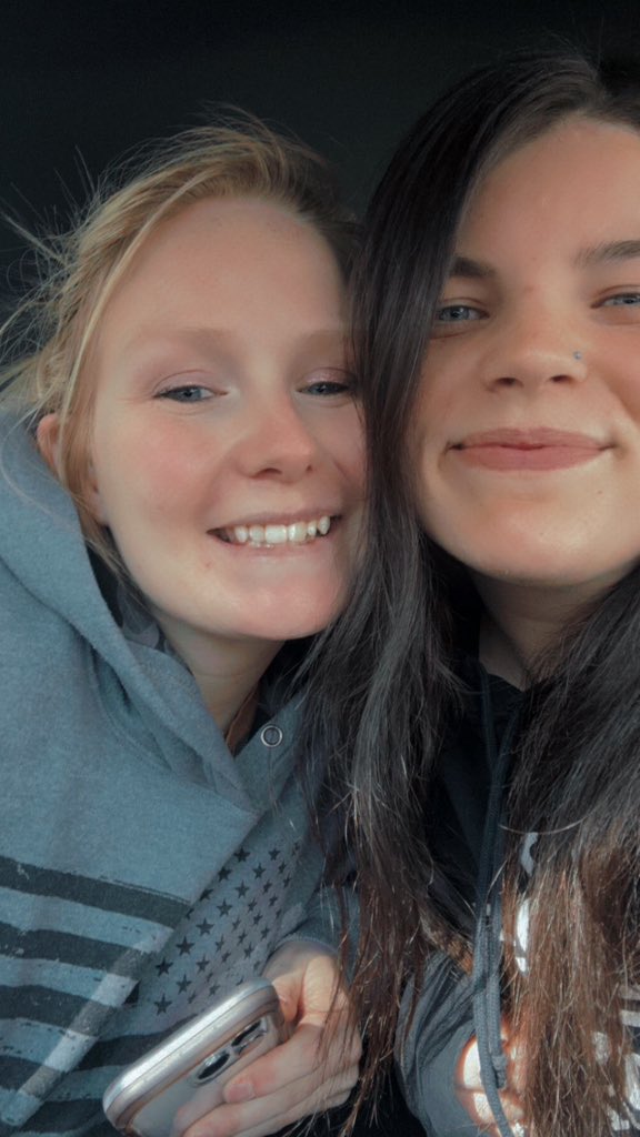 TFelchlia's tweet photo. Best friends 💜 https://t.co/jF5y3uu0qe