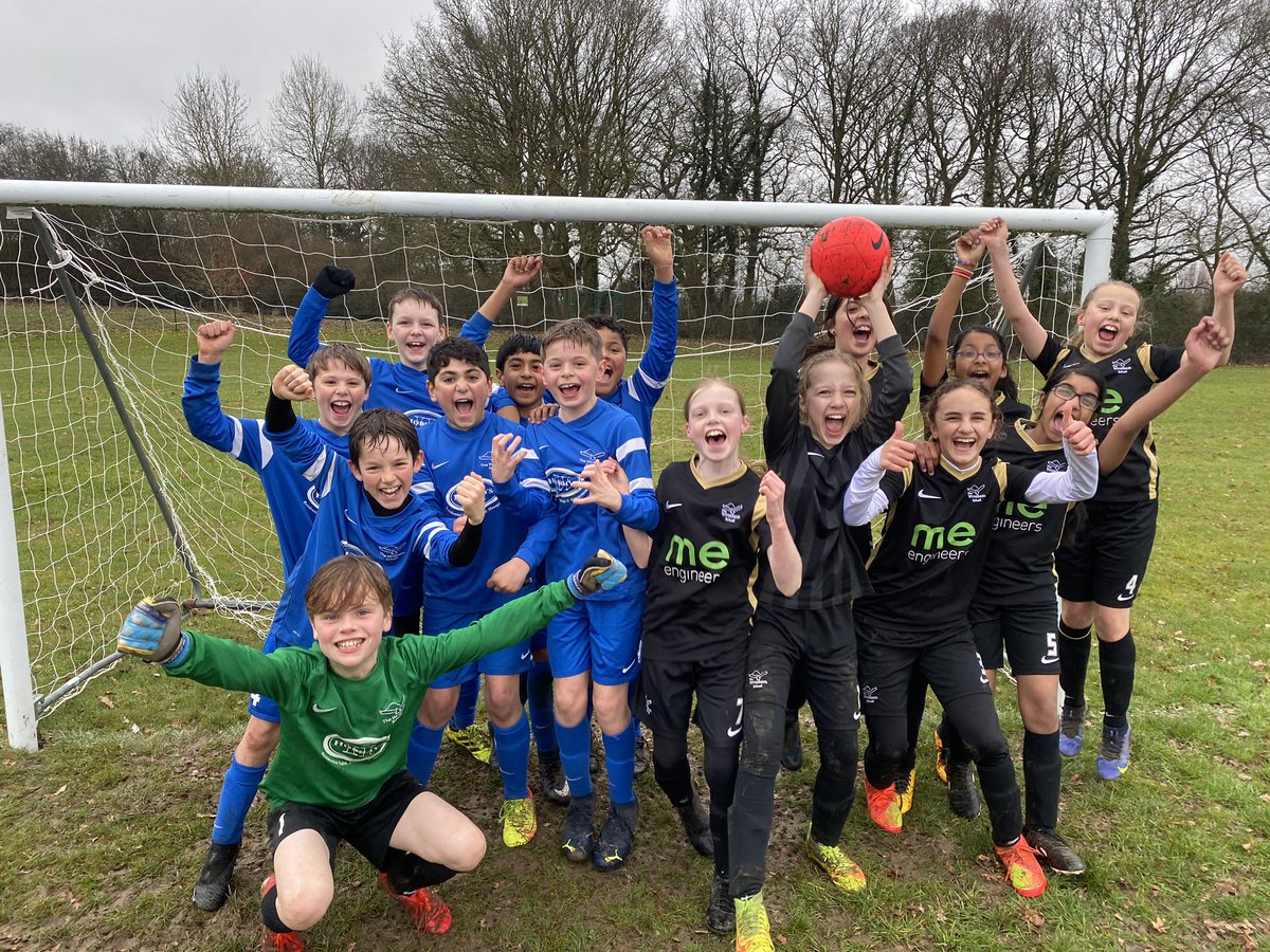 Our Boys’ and Girls’ A Teams had a wonderful time this afternoon @WroxhamSchool against @oakmereprimary. Thank you for travelling to us. @MrSwaile @MrsLucyWilliams @MissBThomas_