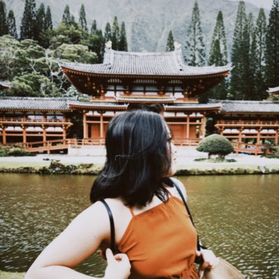 pageswithjoelle's tweet photo. #NewProfilePic bc i went to hawaii and loved it lol https://t.co/oepgmTU7Vo