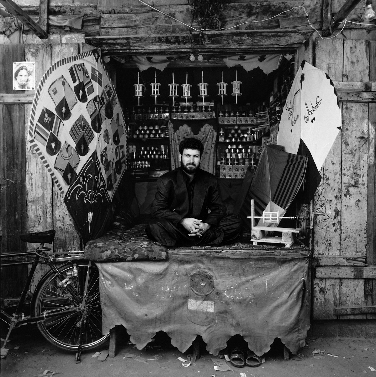 AhmetSel's tweet photo. Hi friends. I'll start the week by reorganizing the prices for Kabul Portraits II series. For this portrait of Zilgal Tajahi, a kite merchant in Kabul, floor price is 0.35 eth. I suggest you don't miss it.
https://t.co/k5hekCTM93
#nftphotography #nftdocumentary https://t.co/wYzKpNdAHG