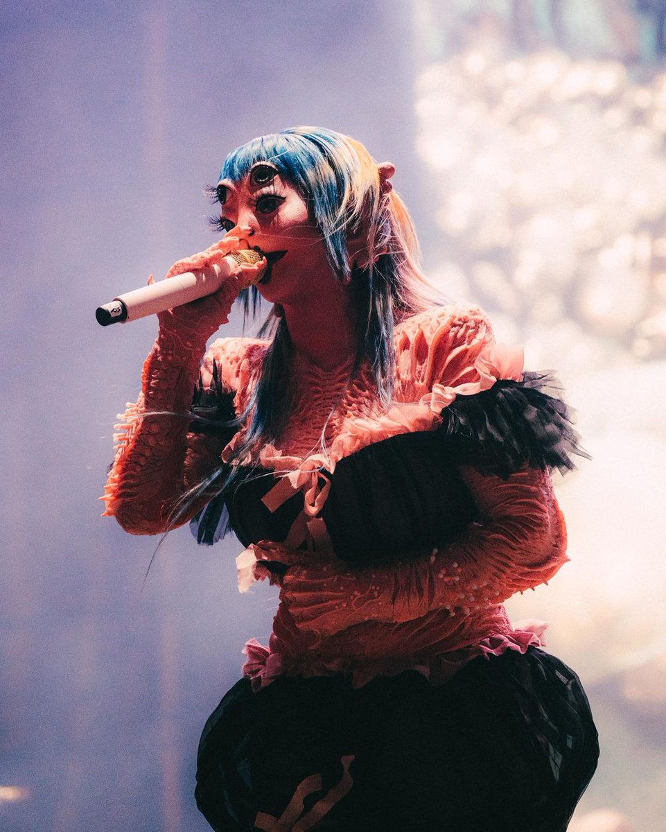 MelanieMBrasil's tweet photo. Melanie aparece deslumbrante em novas fotos profissionais no show de ontem.

Via chileanqueensplaylist https://t.co/Zs64EE7JyR