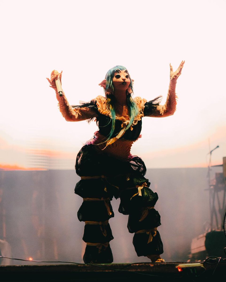 MelanieMBrasil's tweet photo. Melanie aparece deslumbrante em novas fotos profissionais no show de ontem.

Via chileanqueensplaylist https://t.co/Zs64EE7JyR