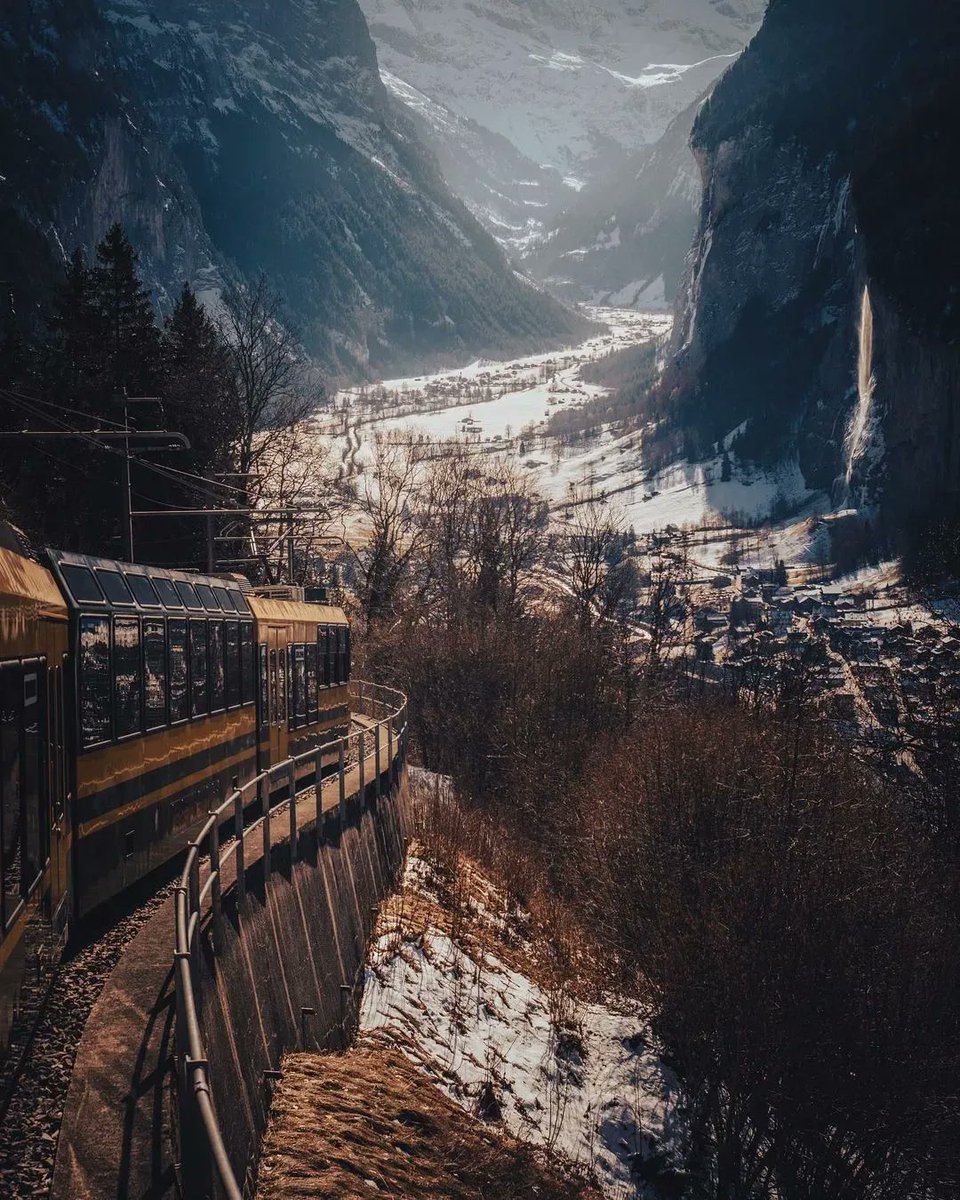 JungfrauRegion's tweet photo. Beautiful view of lauterbrunnen from the train to wengen 🚋 

@MyLauterbrunnen | @madeinbern | @MySwitzerland_e

#DiniWält #jungfrauregion #lauterbrunnen #beautiful #madeinbern #inLOVEwithSWITZERLAND #switzerland #village #snow

Photo 📷 https://t.co/hgPNy9oOD2 https://t.co/jBUF3VMTyb