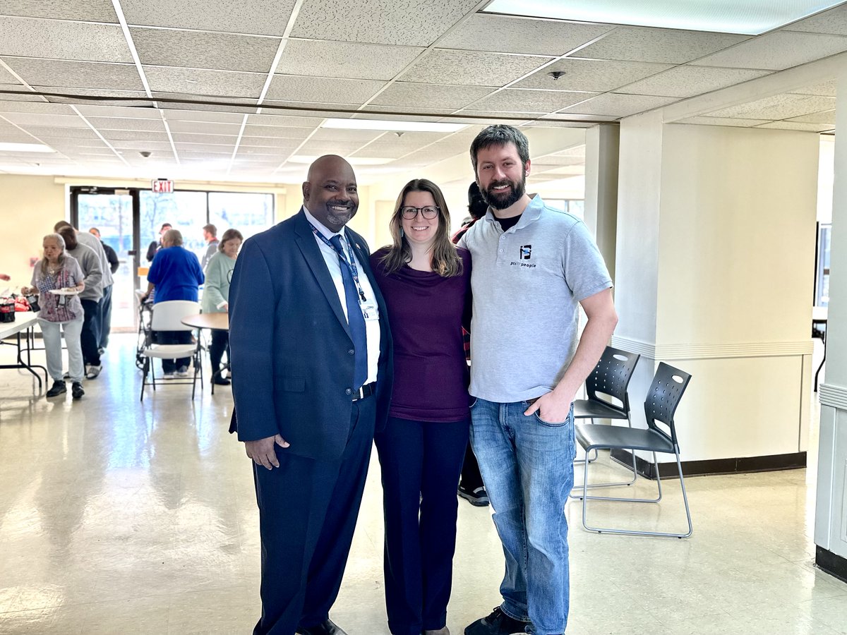 CuyahogaHousing's tweet photo. Residents at Quarrytown started to sign up for a new high-speed low-cost internet @PCsforPeople program, part of CMHA's initiatives to improve digital access. This is property #2 to receive this program! Follow along as the program expands to more properties with @CuyahogaCounty! https://t.co/UmAWuRU45G