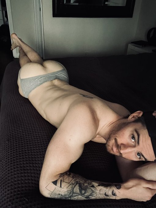 Good morning. Who is hungry for breakfast? 👅😋 https://t.co/imTm2TR5KC