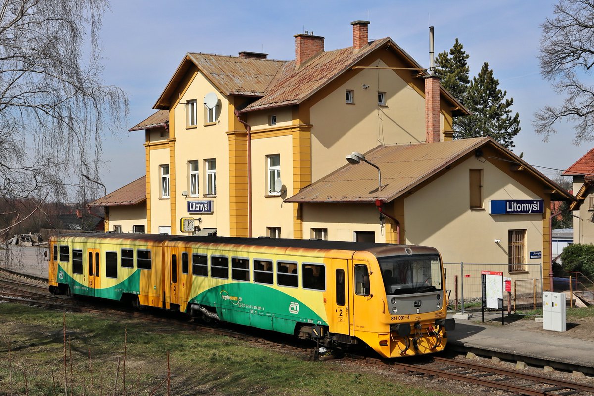 MiraOpavak's tweet photo. 🚈Motorová jednotka 814 (#Regionova), dopravce @ceskedrahy_, ve stanici #Litomyšl.
@Spravazeleznic #vlaky #train #zug #pociąg #železnice #railway #veřejnádoprava #nadraží #železničnístanice #stanice #českédráhy #správaželeznic #Pardubickýkraj https://t.co/zytHAZ9T4k
