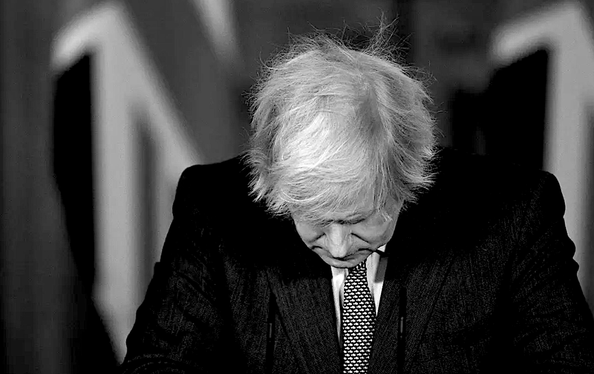 TruePublica's tweet photo. The defence of #BorisJohnson over #partygate is costing the taxpayer £220,000. He's just earned £5m in 6 months for public speaking and bought a £4m house. Why is the taxpayer funding his defence? https://t.co/FSOltX2xo4