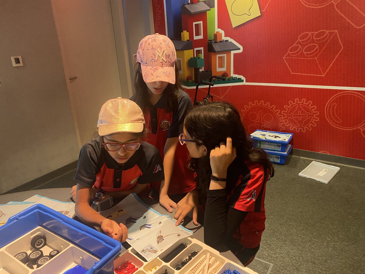 TeachMoChill tweet media