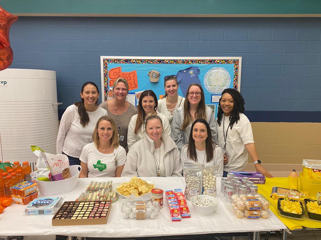 Miss_J_Jenkins's tweet photo. @BWEBulldogsCISD #secondgrade #BWEcolorparty #teambuilding https://t.co/7XqAigm3q2