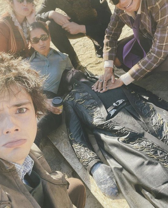 lnfosSeriesFR's tweet photo. #PHOTOS Des coulisses de la dernière saison de #ShadowAndBone https://t.co/M3TTS6tJOc