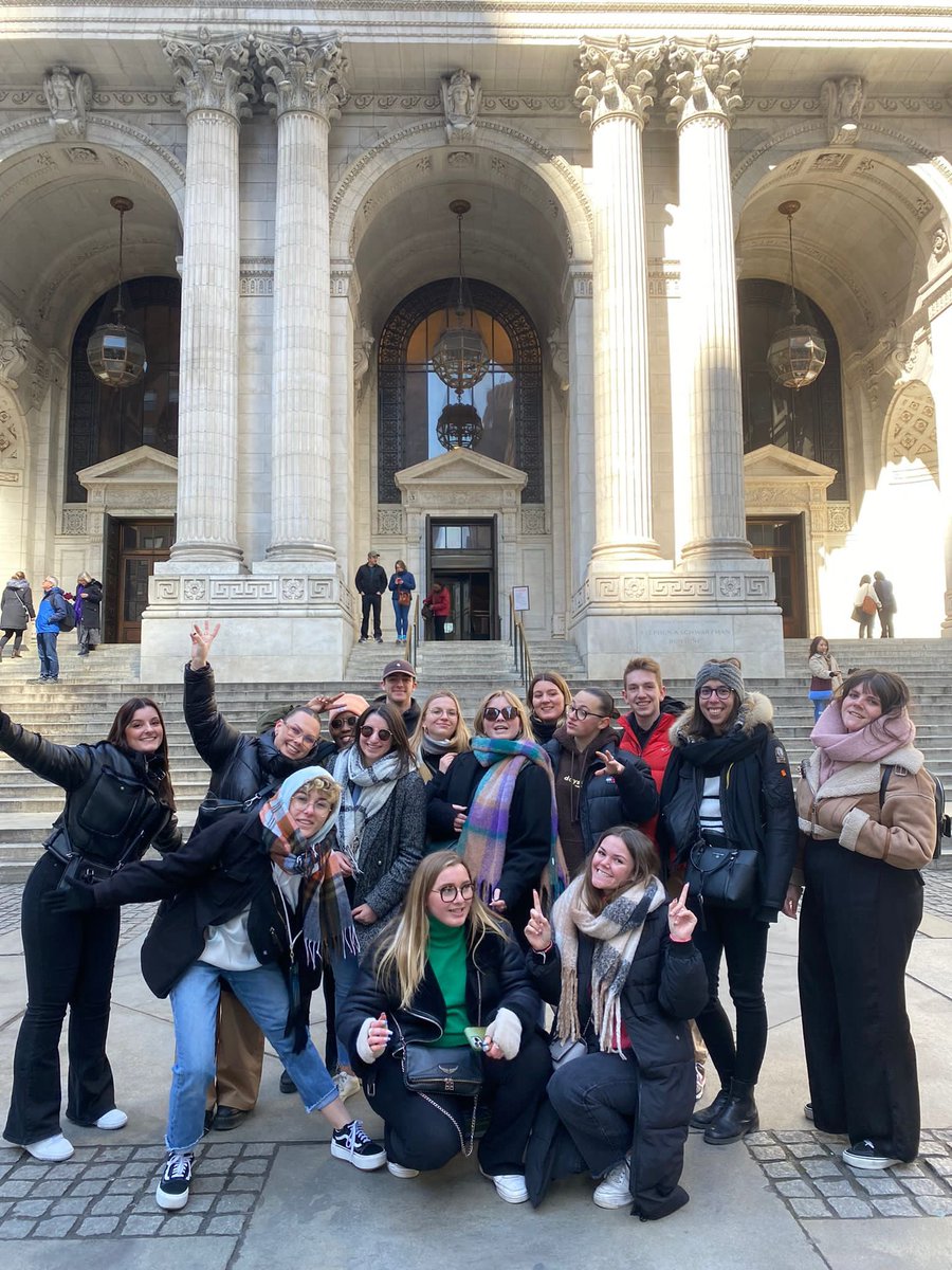 ISEFAC_National's tweet photo. Welcome to New-York ! C’est parti pour le voyage d’études : cette année les étudiant.e.s de l’ISEFAC partent à la découverte de la Big Apple 🍏 https://t.co/JWNYAYGydG