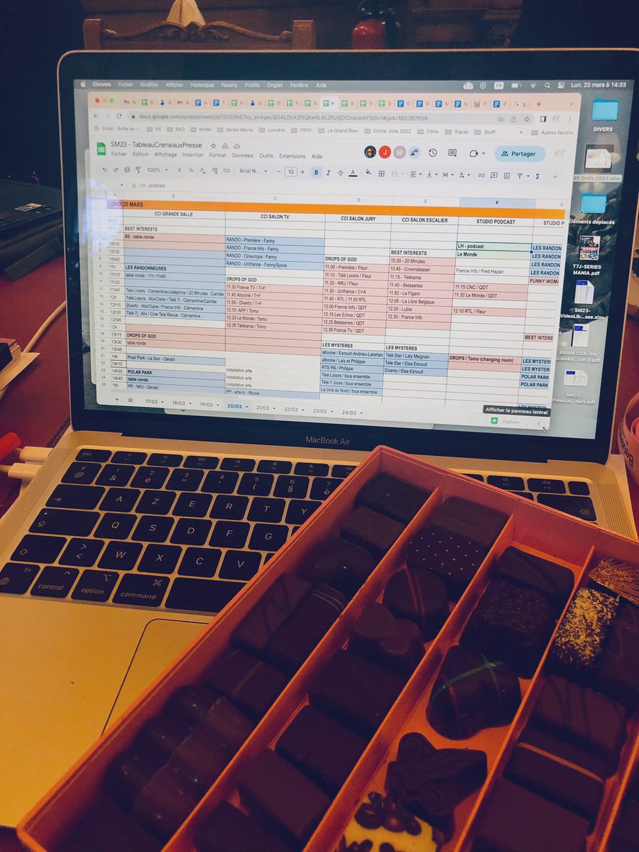 BlancheAurore's tweet photo. Point route festival jour 4 : chocolat à la rescousse 🍫 #vismaviedeRP #tropdejunkets #plusdecerveau (merci aux gentils journalistes qui prennent soin de nous…) https://t.co/EvWbTr5HVe