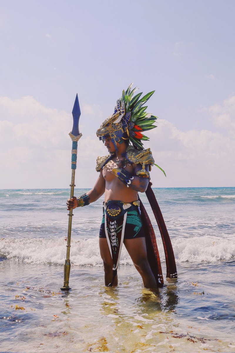itucross's tweet photo. Yo soy kukulkan, el sol que ilumina el camino hacia el conocimiento.
🐉🌊
 @MarvelLATAM @MarvelStudios @WetaWorkshop
#marvel #namorcosplay #namor #kingnamor #blackpanther #kukulkan #mexico #marvelcomics  #marvellatinoamerica #marvelmexico  #wakandaforever #mexico #maya https://t.co/oAsPdUBzK9